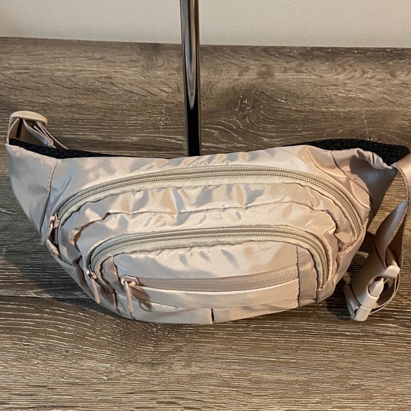 RBX Active NWOT Women's or Men’s Tan Waist or Crossbody Bag 8.5x6x1.5 3 Pockets - Picture 3 of 10